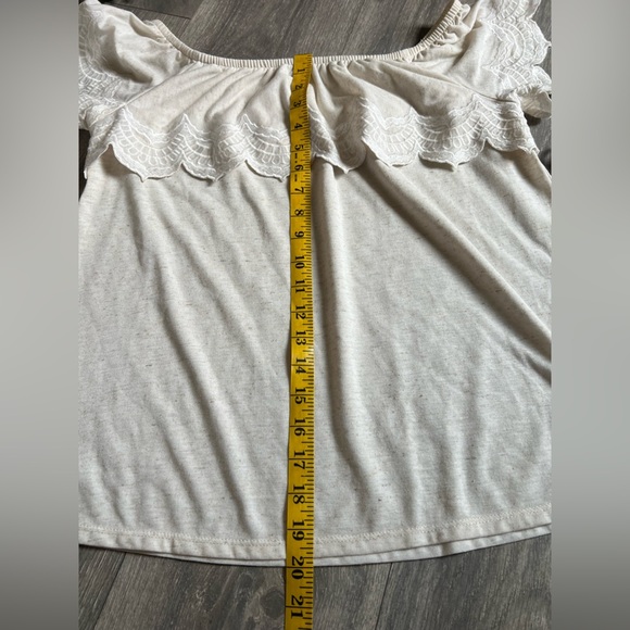 Daniel Rainn Kandra Linen Blend Scalloped Ruffled Cream Off-Shoulder Top. Size S - Picture 6 of 8